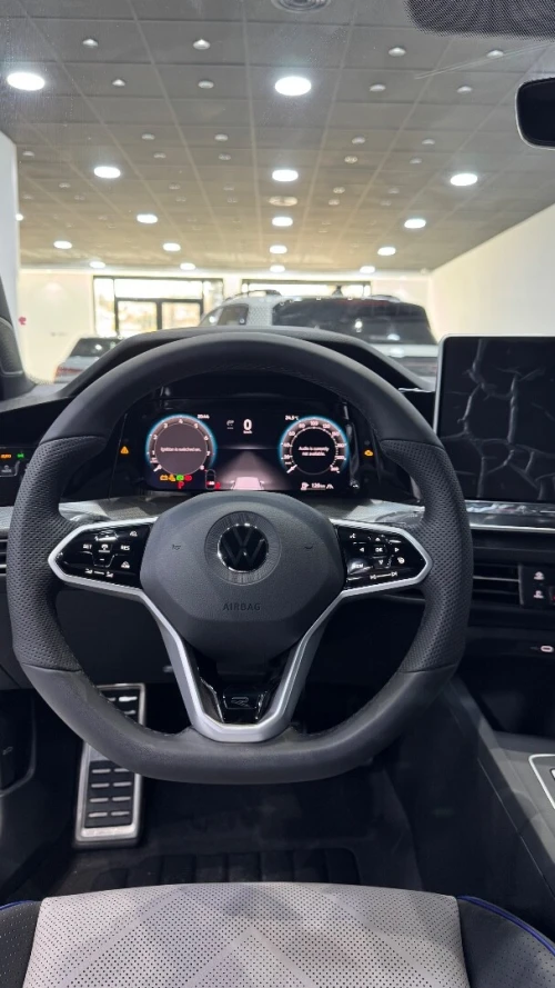 Volkswagen Golf 8.5 2025 R-LINE