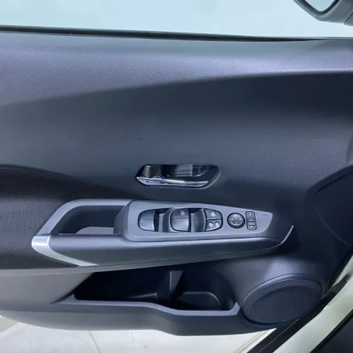 Nissan KICKS 2025 