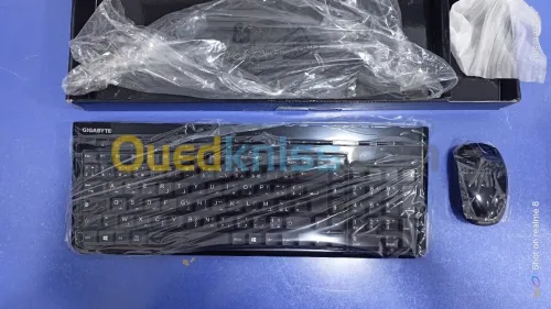 Clavier souris sans fils Havit 