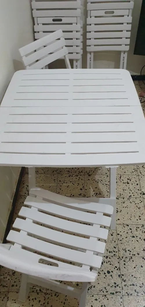 Table et 2 chaises de jardin 