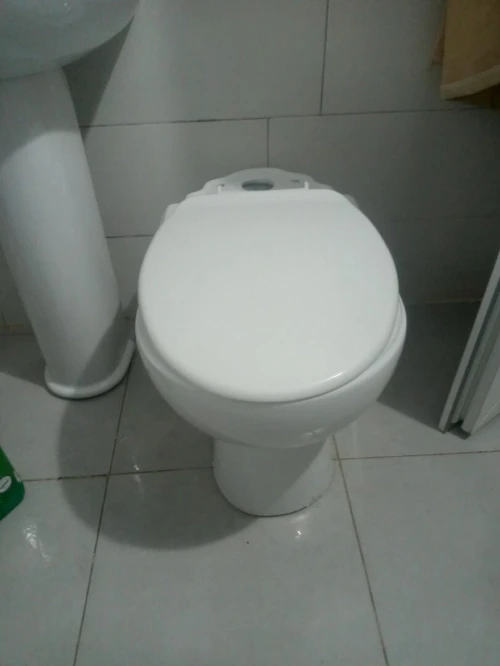 Vente lavabo complet et cuvette sans chasse d eau très bonne état 
