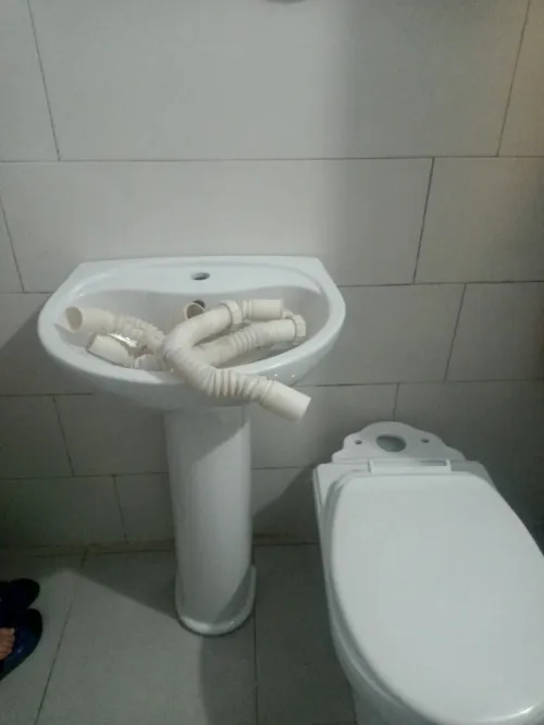 Vente lavabo complet et cuvette sans chasse d eau très bonne état 