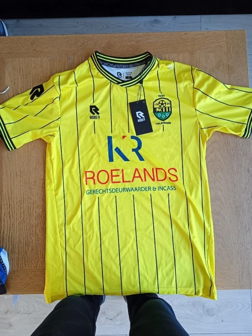 T-shirt football haute qualité , taille L et XL  