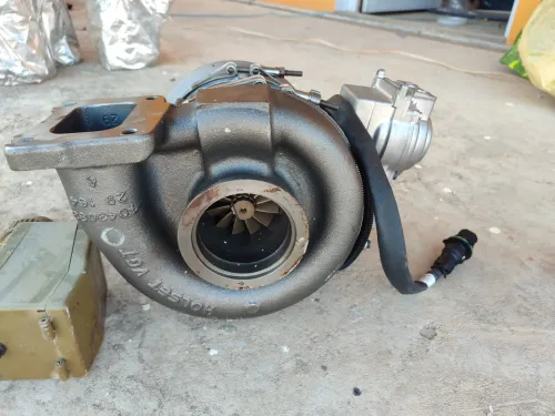 Turbo volvo holset+ بياسات إصلية D16 جديد