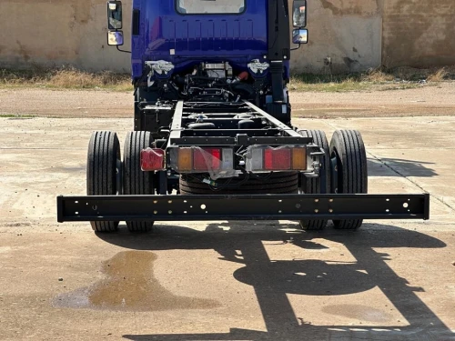 Isuzu Lourd 2025