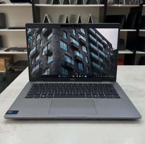 Dell Precision 3490 workstation 14 pouce neuf jamais utilisé Ultra 7 165H 32 Go de RAM 512 Go SSD NVMe RTX 500 Ada 4 Go GDDR6
