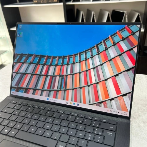 Dell Precision 5570 Workstation 15,6 pouce i7-12800H 32 Go DDR5 1 To SSD NVMe NVIDIA RTX A1000