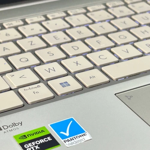 Asus Zenbook 14 OLED Gaming 14 pouce 120Hz i9 13900H 32 Go LPDDR5 512 Go SSD NVMe NVIDIA GeForce RTX 3050 Laptop GPU 4 Go GDDR6