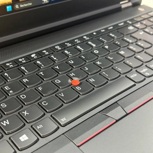 Lenovo ThinkPad P15 Gen 1 workstation professionnelle 15.6 pouce i7-10850H 16 Go DDR4 512 Go SSD NVMe NVIDIA Quadro T1000 4 Go GDDR6