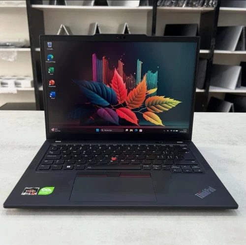 Lenovo ThinkPad X13 13,3 pouce AMD Ryzen 7 PRO 7840U 32 Go de RAM LPDDR5x 512 Go SSD NVMe
