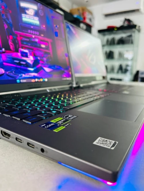 ASUS ROG Strix G16 G614 16 pouces 240Hz i9-13980HX 16 GB DDR4 1 TB PCIe NVMe 4070 140W 8GB GDDR6