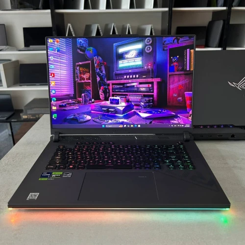 ASUS ROG Strix G16 G614 16 pouces 240Hz i9-13980HX 16 GB DDR4 1 TB PCIe NVMe 4070 140W 8GB GDDR6