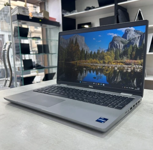 Dell Precision 3571 (Workstation) 15,6" i9-12 32 Go DDR5 512 Go SSD NVMe NVIDIA Quadro T600