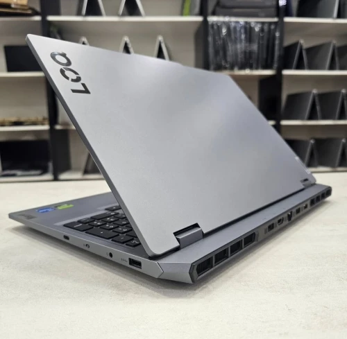Lenovo LOQ 15IRX10 (neuf jamais utilisé)  i5-13450HX 16 Go de mémoire DDR5 15.6 512 Go RTX 5060