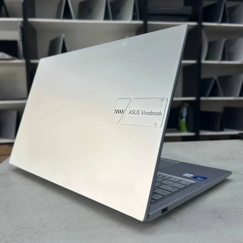 Asus Vivobook 15 15.6 pouce FHD Intel Core 5 120U 16Go DDR5 3200MT/s 512Go SSD NVMe Intel Graphics