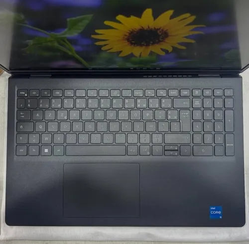 Dell 15 Neuf sous emballage 15,6 120 Hz i5-1334U 8 Go DDR4 512 Go SSD NVMe PCIe