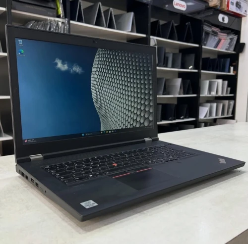 Lenovo ThinkPad P17 17 pouce i7-10850H 32 Go de RAM DDR4 1 To SSD NVMe NVIDIA Quadro RTX 3000 avec 6 Go GDDR6