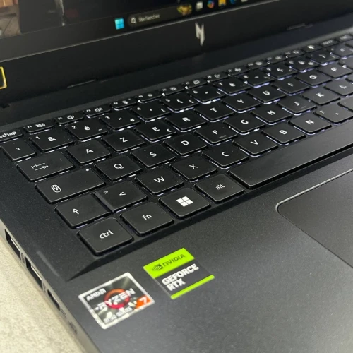 Acer Nitro V15 GAMING 15,6 pouce 165Hz quasi neuf Ryzen 7 7735HS 16 Go DDR5 512 Go SSD GeForce RTX 4060 8 Go GDDR6 VRAM