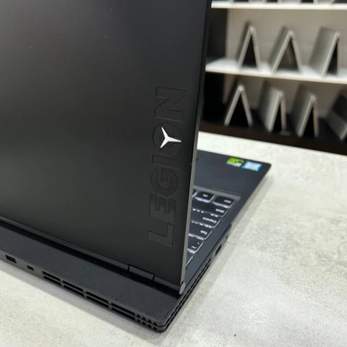 Lenovo Legion Y530 15,6 pouce i7-8750H 512 Go SSD 16 Go DDR4 GTX 1050 Ti 4 Go GDDR5