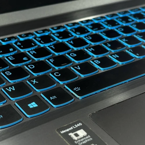 Lenovo IdeaPad Gaming 3 15.6pouce i5-9300H 8 Go DDR4 256 Go SSD NVMe GTX 1650 4 Go GDDR6