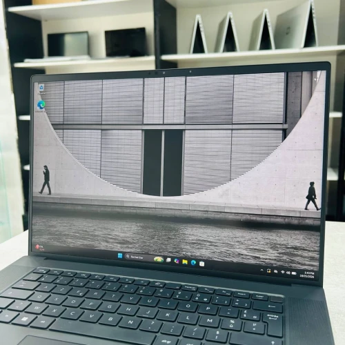 Dell Precision 5680 16 pouce i7-13700H 32 Go DDR5 1 To SSD NVMe NVIDIA RTX A2000 Laptop GPU8 Go GDDR6 VRAM
