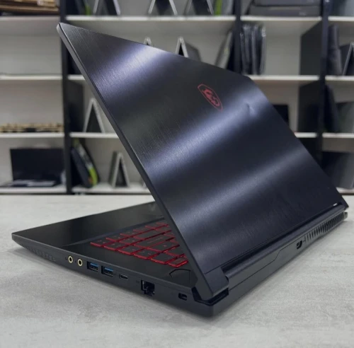 MSI Cyborg Gaming 15 i5-11400H 24 Go de RAM DDR4 512 Go SSD NVMe 15,6" Full HD GeForce GTX 1650