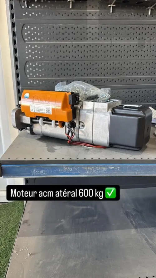 Rideaux électrique et vitrine parisienne