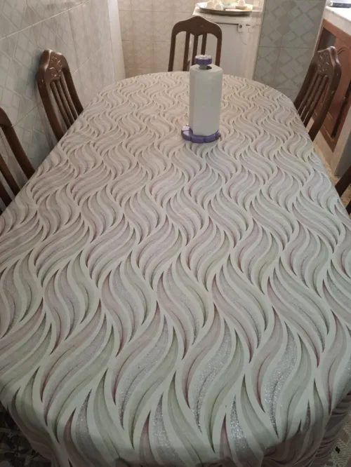Table à manger en bois hêtre avec 8 chaises Bon prix!!!