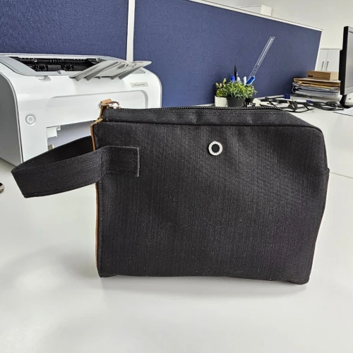 Bvlgari pochette / Emirates airline