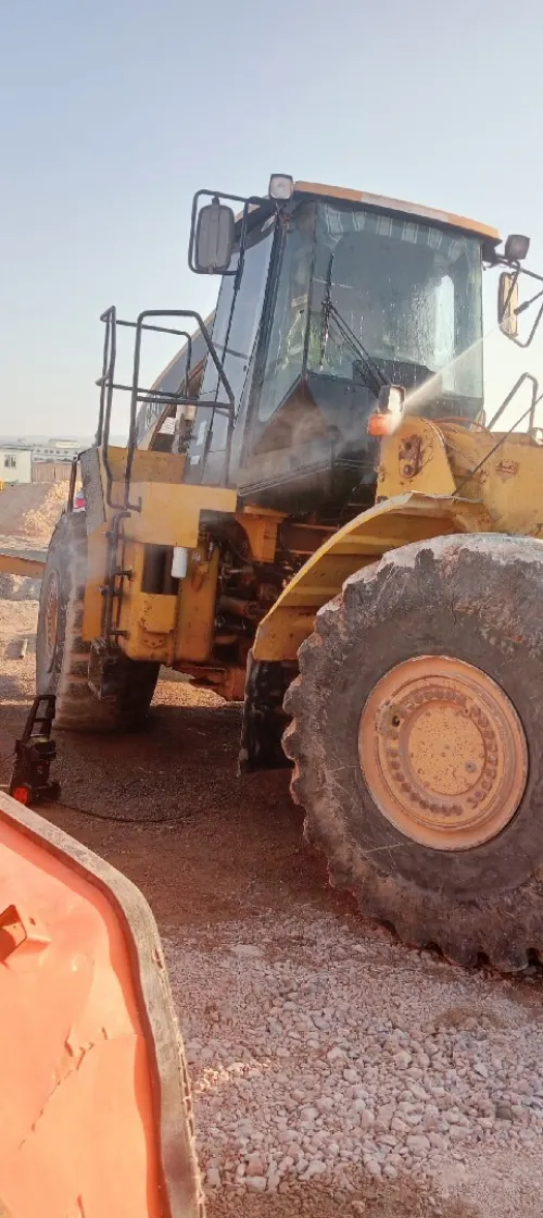 ENGIN DE TRAVAUX PUBLICS CHARGEUR CATERPILLAR MODELE 980 G 2002
