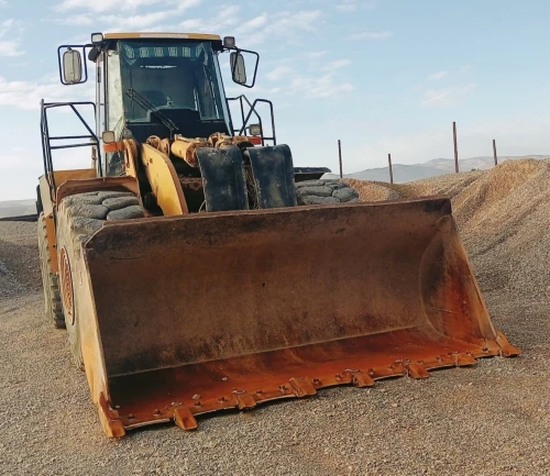 ENGIN DE TRAVAUX PUBLICS CHARGEUR CATERPILLAR MODELE 980 G 2002