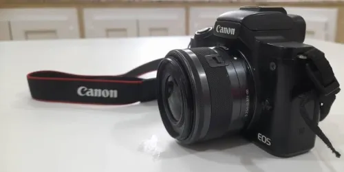 Canon m 50