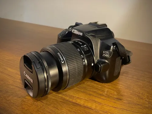 Canon eos 250d + objectif 18-55mm EFS