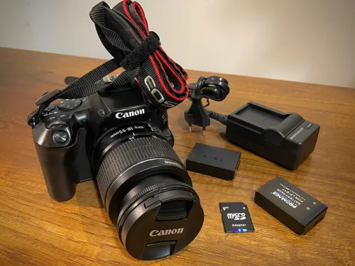 Canon eos 250d + objectif 18-55mm EFS