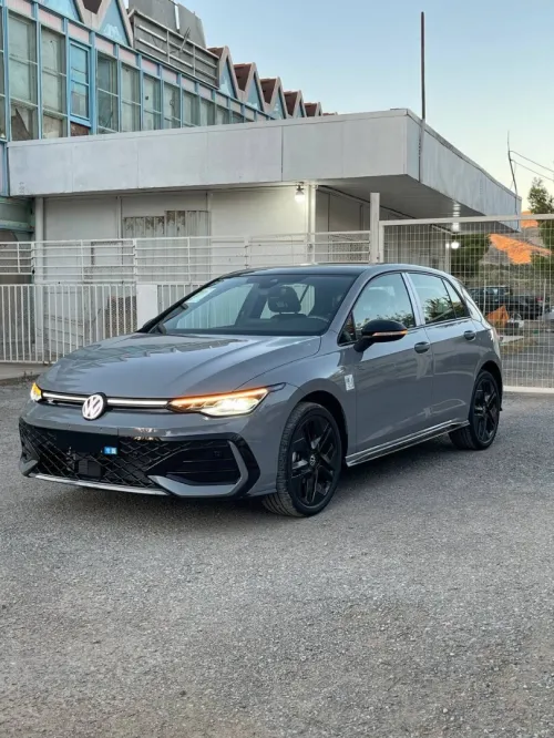 Volkswagen 8.5 2025 Edition black black