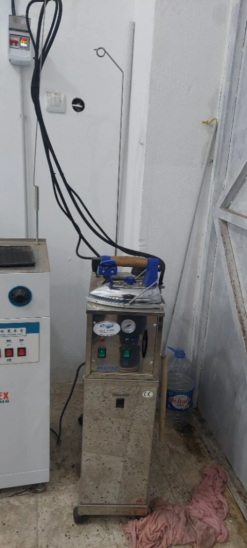 Lot de machine pour un atelier de confection de vêtements