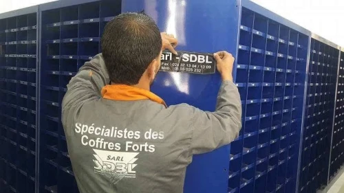 BOITE POSTALE (BOITES DE COMMERCE) ARMOIRE MOBILE 78 BOITES 