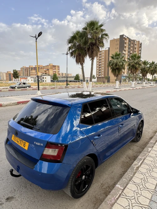 Skoda Fabia 2017 Style (avec toit panoramique)