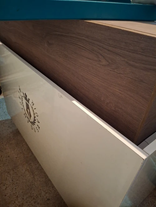 Tables et chaises scolaires