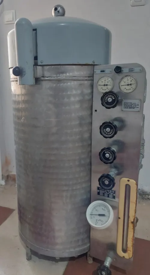 Autoclave vertical