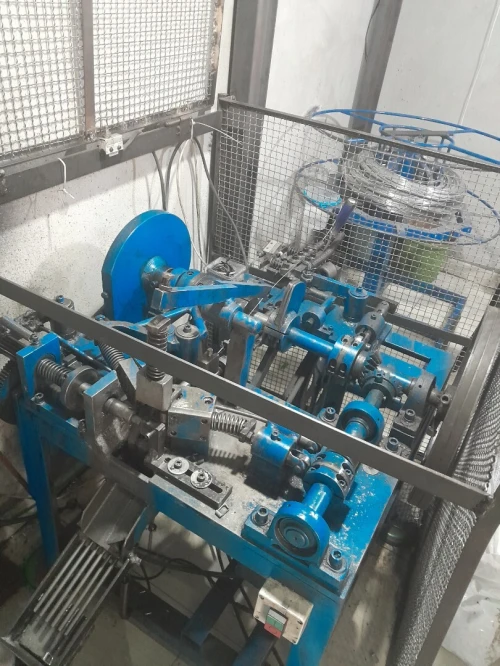 MACHINE RESSORT PINCE A LINGE مساك