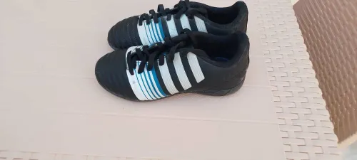 Chaussure de foot, Adidas (vrai) achété chez Decathlon. Pointure 31