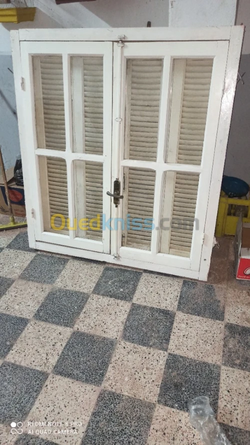 2 Porte balcon et 3 fenêtre 