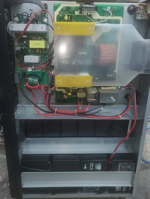 réparation et maintenance onduleur et redreseur est matériel électronique 