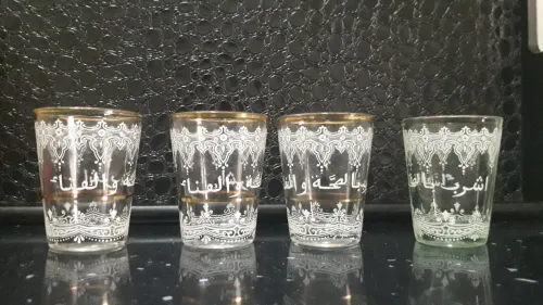 Lot de verres à thé 