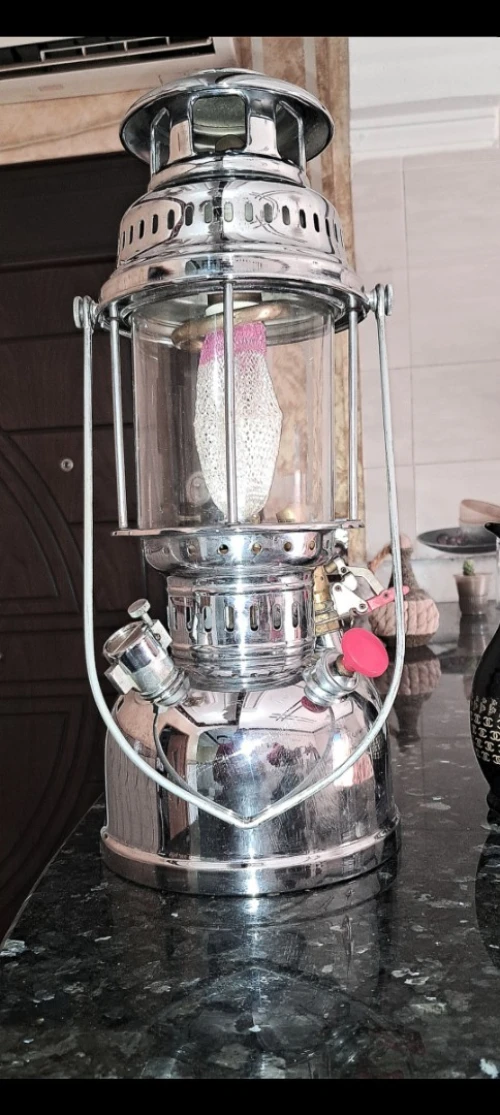 مصباح زيتي عتيق