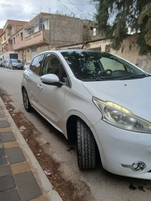 Peugeot 208 2015 Allure Facelift