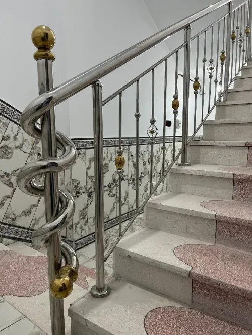 Rampe d'escalier inox et cabine douche