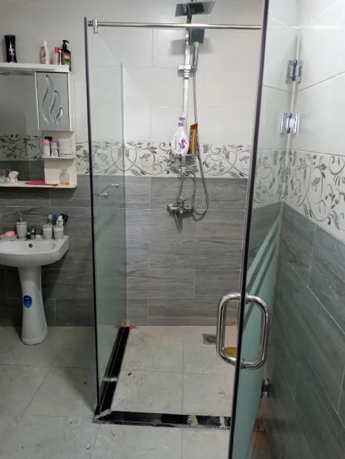 Rampe d'escalier inox et cabine douche