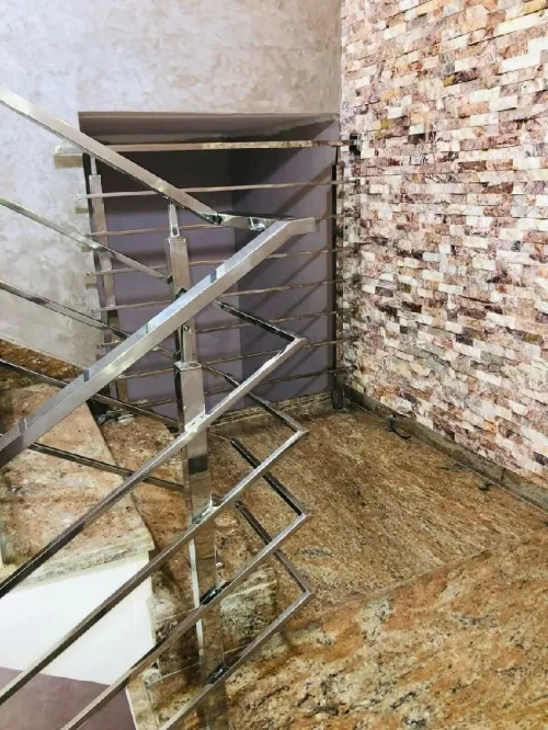 Rampe d'escalier inox et cabine douche